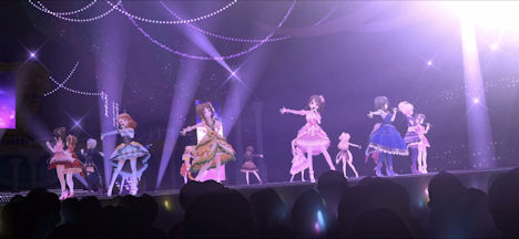 [『お願い！シンデレラ (GRAND VERSION)』のMV (中景)]